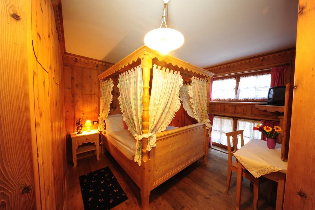 Chalet Alpenrose Bio Wellness Naturhotel Cogolo Quarto foto